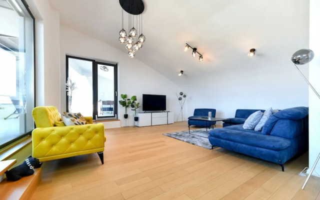 Berin Deluxe Penthouse with jacuzzi