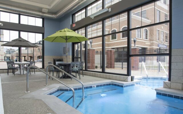 Courtyard by Marriott Holland Downtown