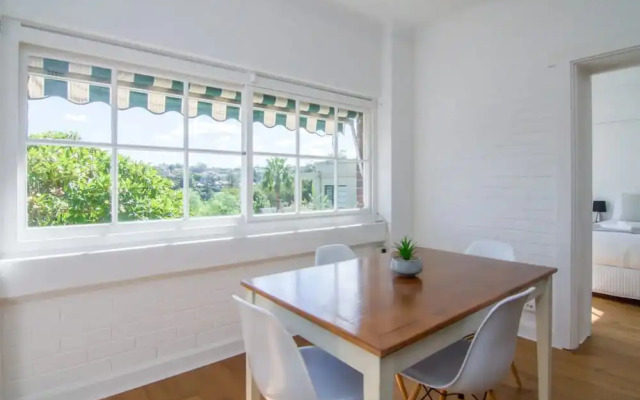 Two Bedroom Apartment in Mosman With Harbour Views