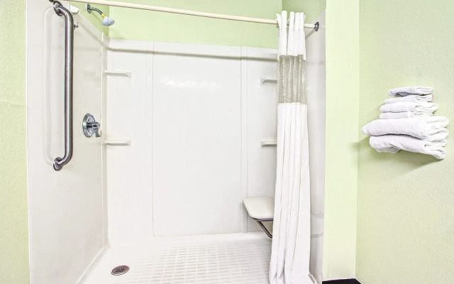 American Inn Suites Detroit Metro Airport
