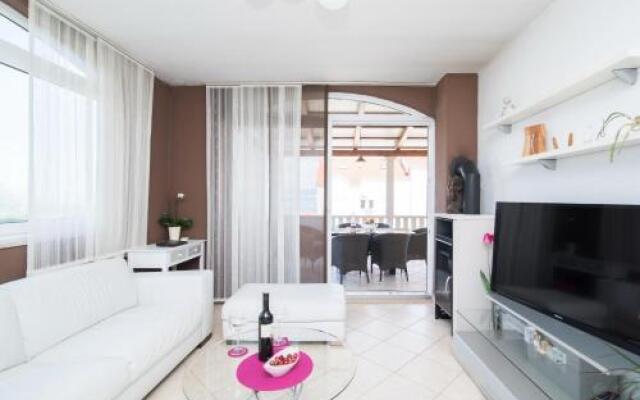 Apartment Eden