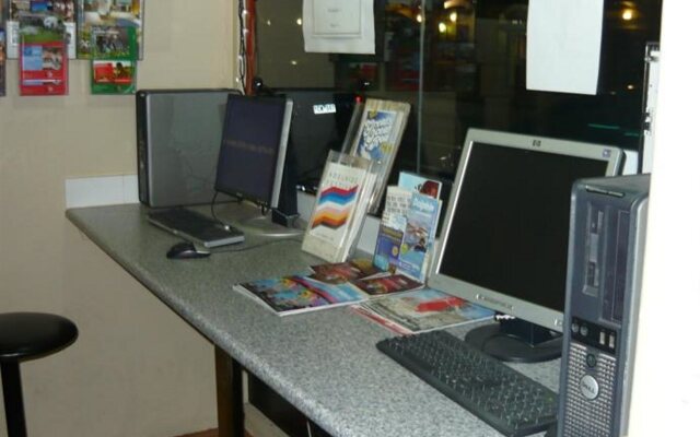 Adelaide Motel & Backpackers