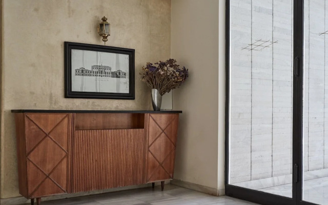 Chic One Bd Apartment with Hilton View