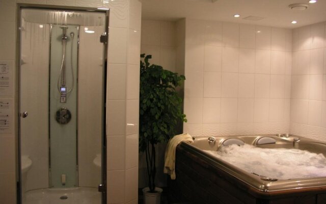 Hotel Summit