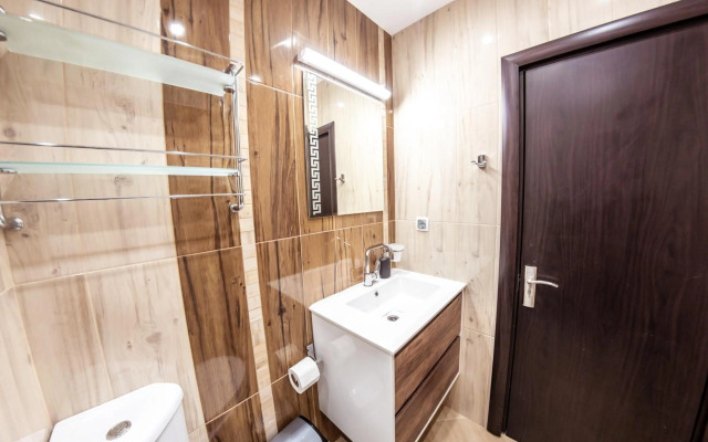 Bright 1BDR Apartment with a Balcony