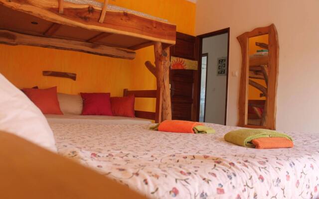 Almagreira Surf Hostel