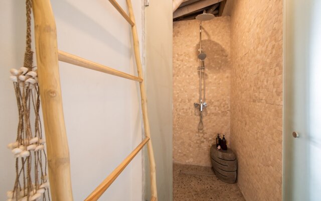 Stunning Architecture 5BR Bamboo With Tropical Pool Villa in Umalas