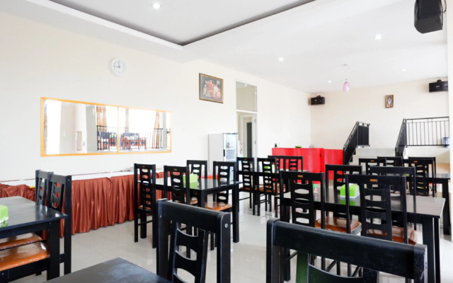 RedDoorz @ Hotel Grand Aulia Majene