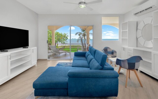 Immaculate 3BD Beachfront Condo With Pool in Surfside