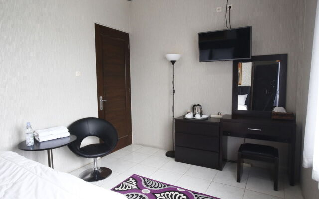 RedDoorz @ Slipi Jaya