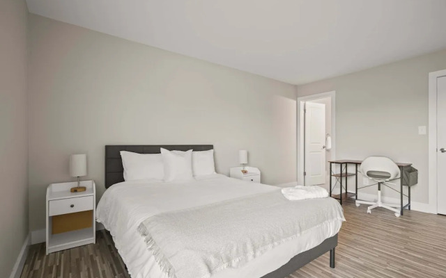 Relaxing 2BR 2BA Unit in the City