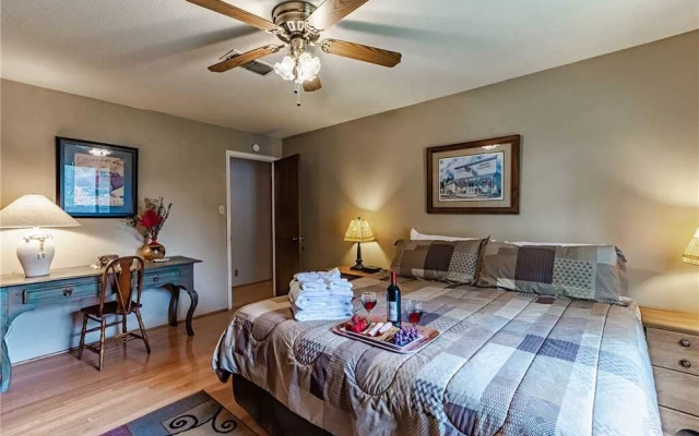 Mustang Hideaway - Three Bedroom Cabin