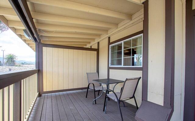 Red Roof Inn & Suites Monterey