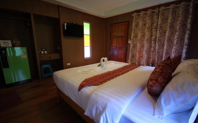 Lanta Andaleaf Bungalow