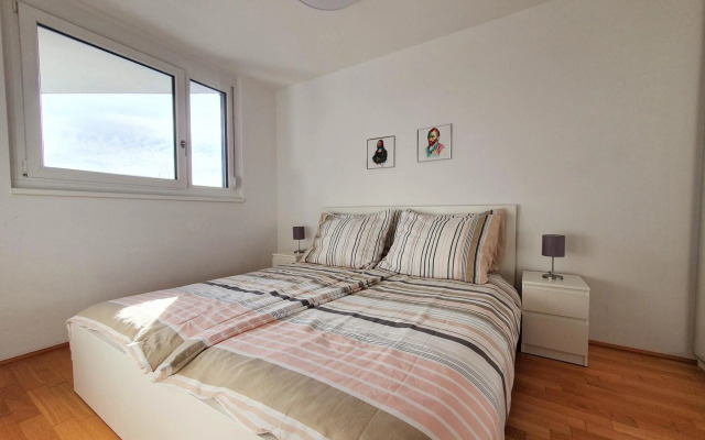 Near Lake Stylish & Fully Furnished Apartment