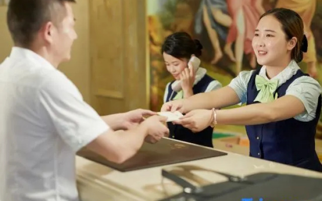 Vienna Hotel(Hezhou Lingfeng Plaza Diversified Global City Store)