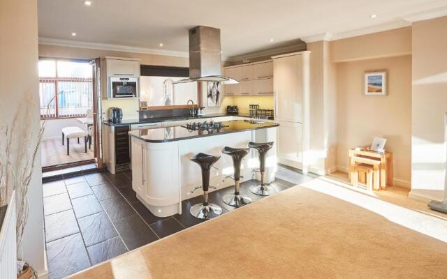 Host Stay The Chimneys