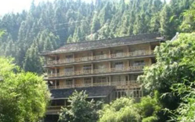 Dong Village Hotel