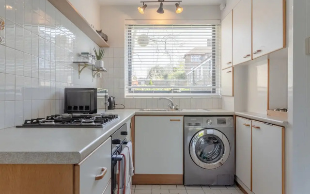 Amazing 2 Bedroom House in Putney