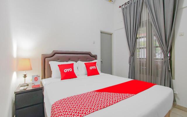 OYO 3371 Omah Saras Family