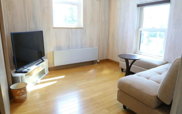 Donguri House