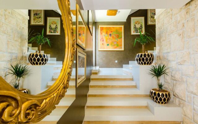 Villa Dolores Apartments
