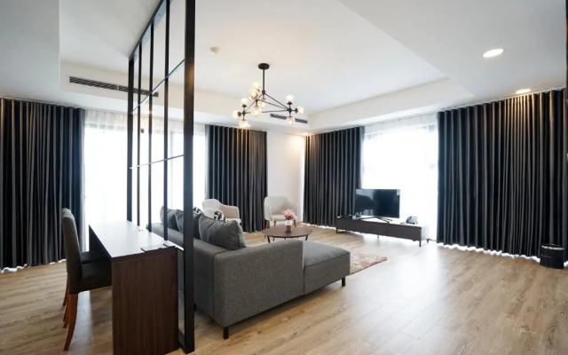 The First Stay Hotel