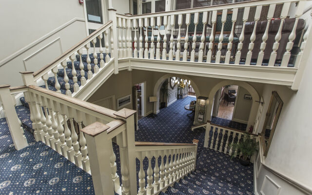 Virginia Court Hotel