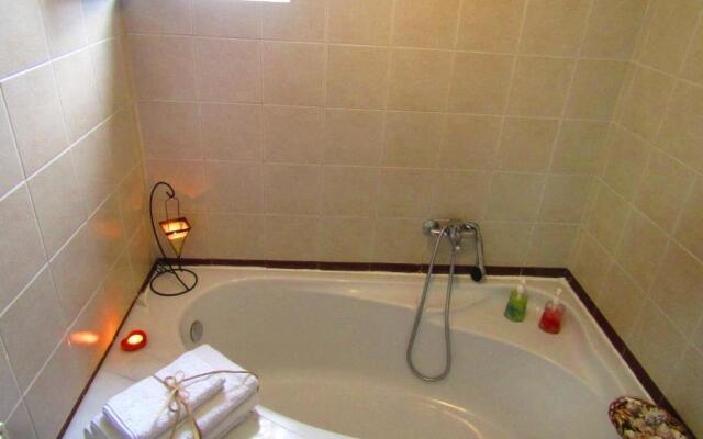 Aristos Apartments & Suites