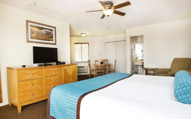 Ocean Club Treasure Island Hotel