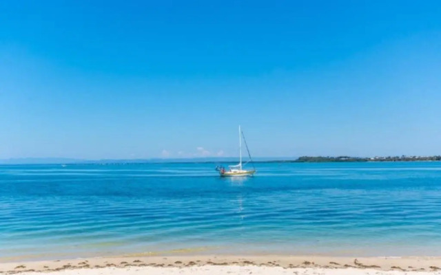 Ground floor air conditioned, fabulous waterviews overlooking Pumicestone Passage