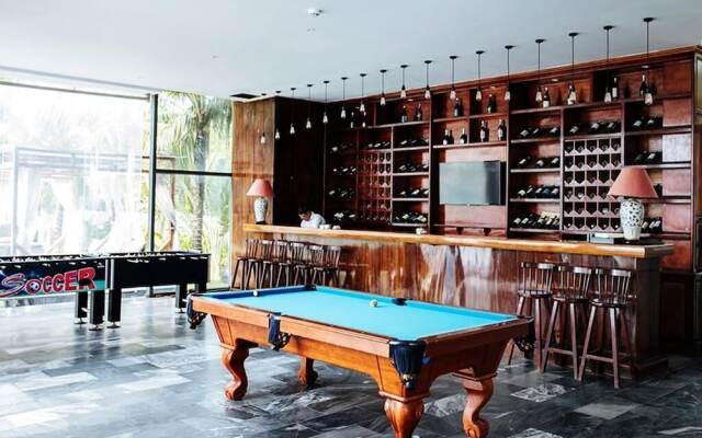 Palmy Beach Club Resort