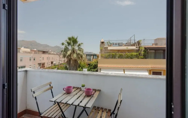 Giardini Naxos Bright Apartments with Balcony