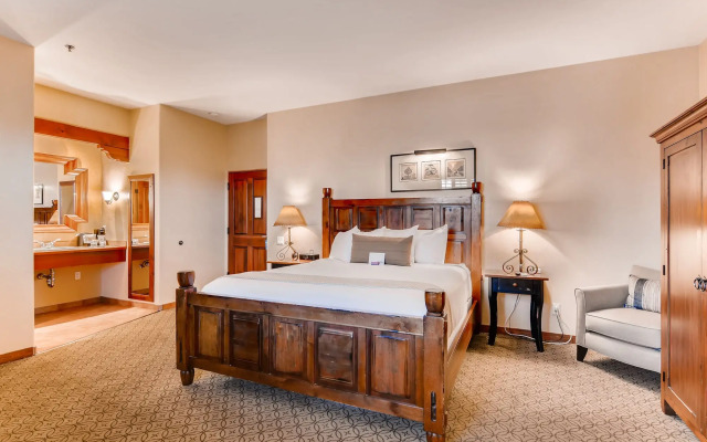 Piñon Court By La Fonda