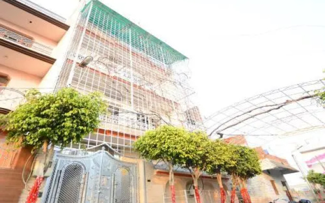 Kapoor Guest House by OYO Rooms