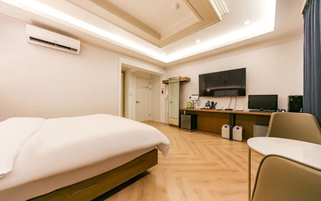 Dongchon Amusement Park Gallery Hotel