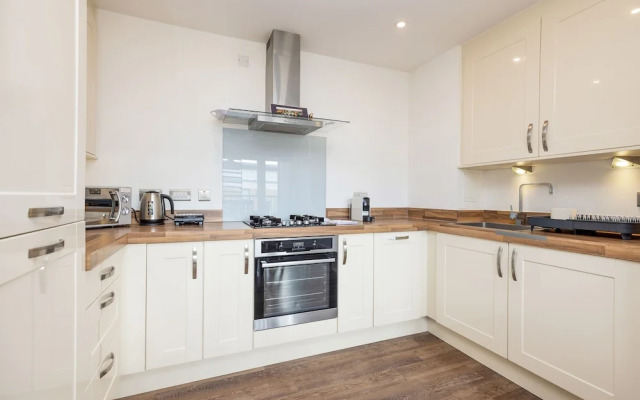 JOIVY Modern 2-Bedroom Flat Near Inverleith Park