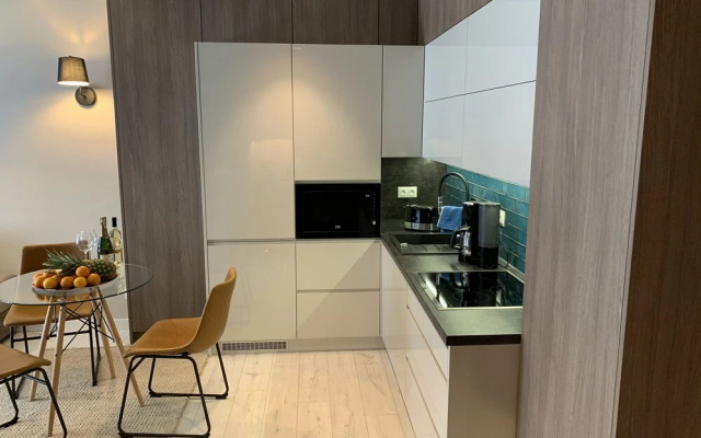 ApartmentSun Parrot