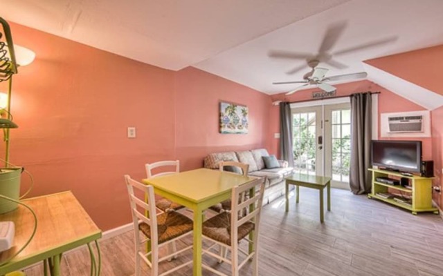 235 Mango - Little Palm