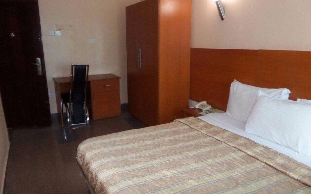 Summit Villas Suites & Apartment