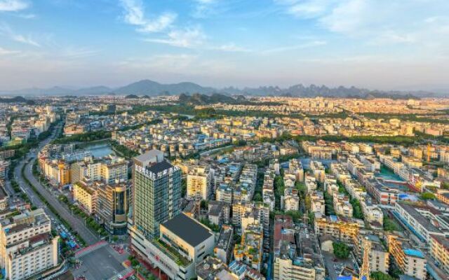 Homeinn Plus Hotel (Guilin Railway Station Xiangbishan Park)