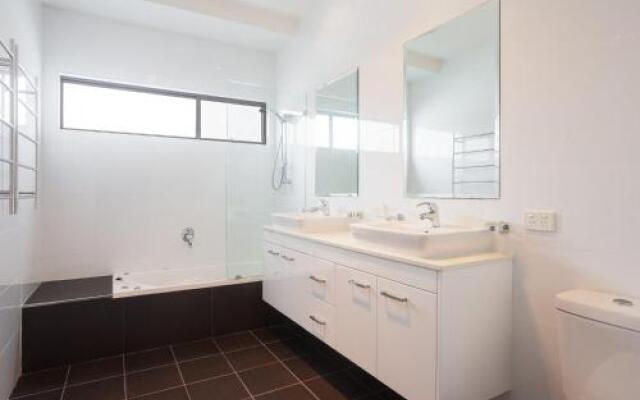 7 Judith Street - Stunning Duplex With Ducted Air