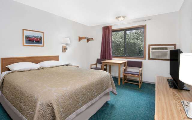 Super 8 By Wyndham Murdo