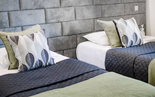 Porto City Holidays by Douro River