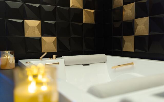 Room in B&B - Queen Suite With Whirlpool tub - B&B Kreart Suite & Rooms