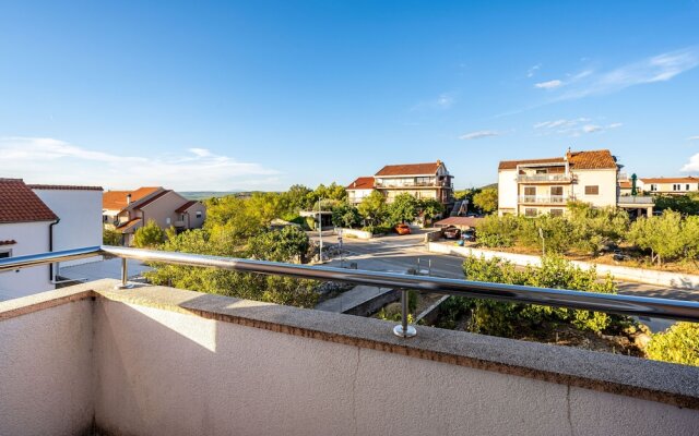 2 Bedroom Apartment Near Sibenik Krka Waterfalls