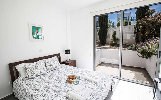 Villa Latchi Thea