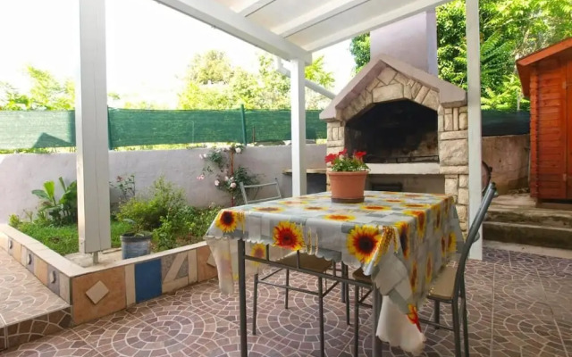 Cozy Studio Apartment With Private Outdoor Space