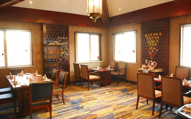 West Lake Hillview International