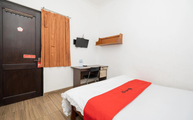 OYO Flagship 90524 Holistay Surabaya New – Guest Rooms – Surabaya